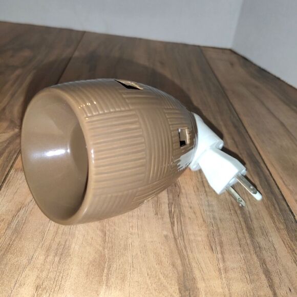 Scentsy Plug In Wall Nightlight Warmer Brown Weave Basket - Picture 5 of 5